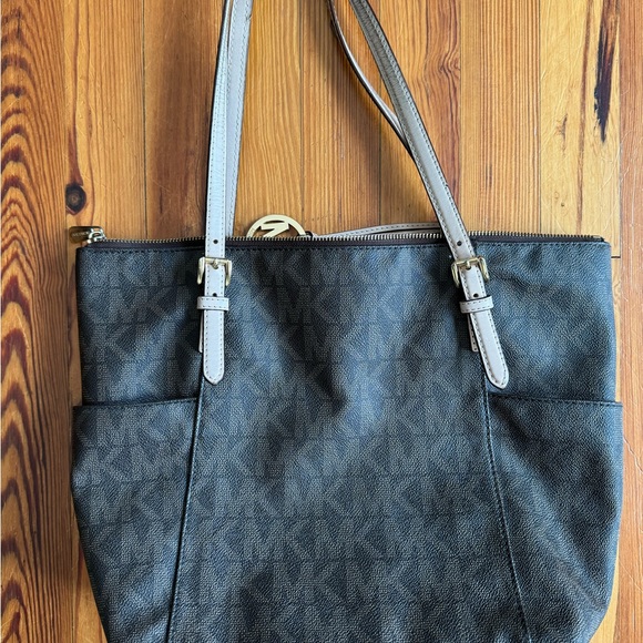 Michael Kors bag, in ok shape, cooor brown with MK logo all over - Picture 8 of 8